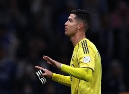 詹姆斯高效29分末节收割比赛，湖人险胜76人迎关键胜利