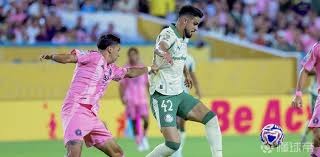 戟指两裁判，赛后发文嘲讽！4名篮球记者发声：要追加处罚