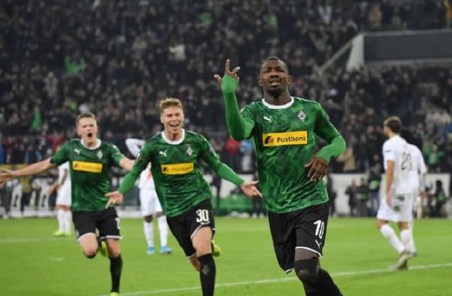 中双方球员 中双方球员